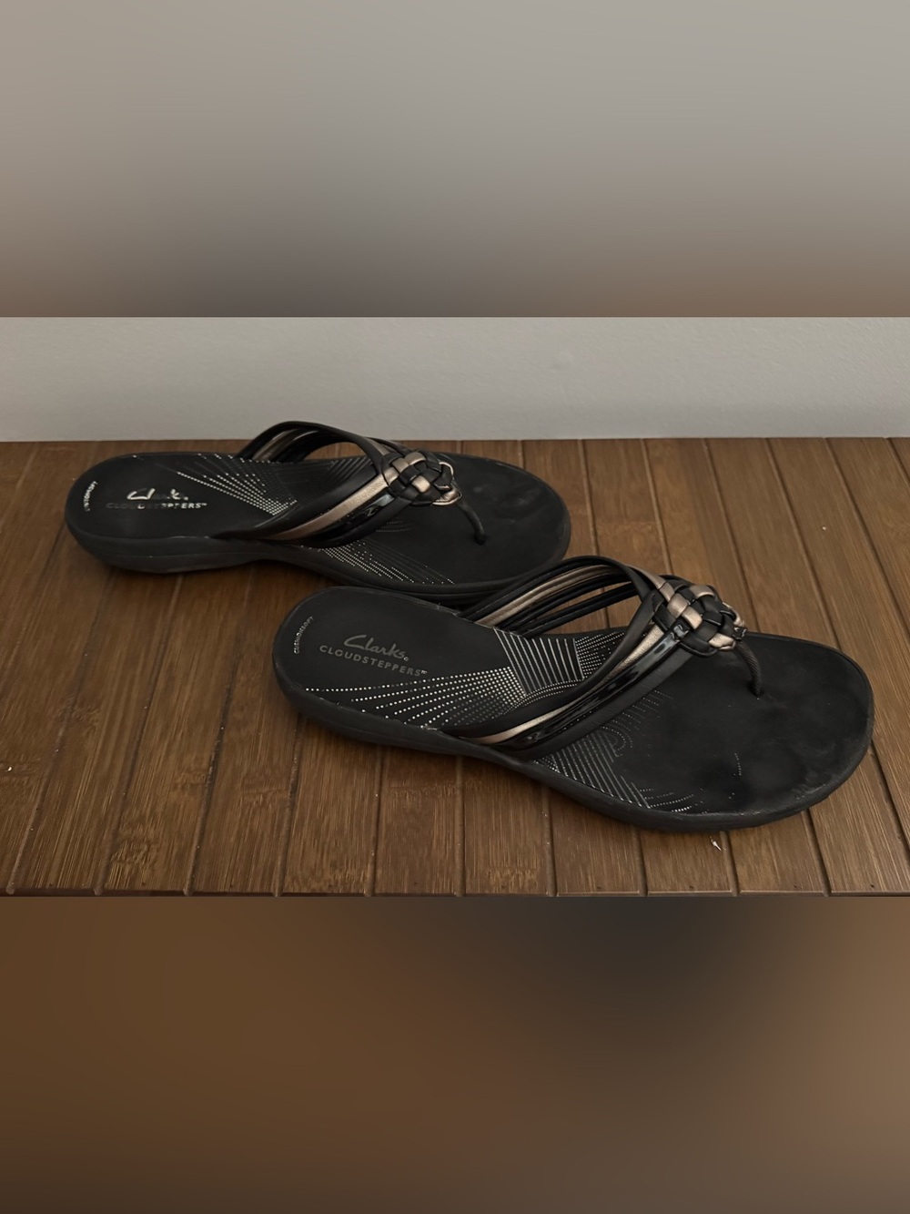 Clarks Cloudsteppers Black with Bronze Accent Women's Thong Sandals